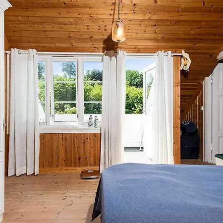 Awesome In With Kitchen Holiday home Skjoldastraumen